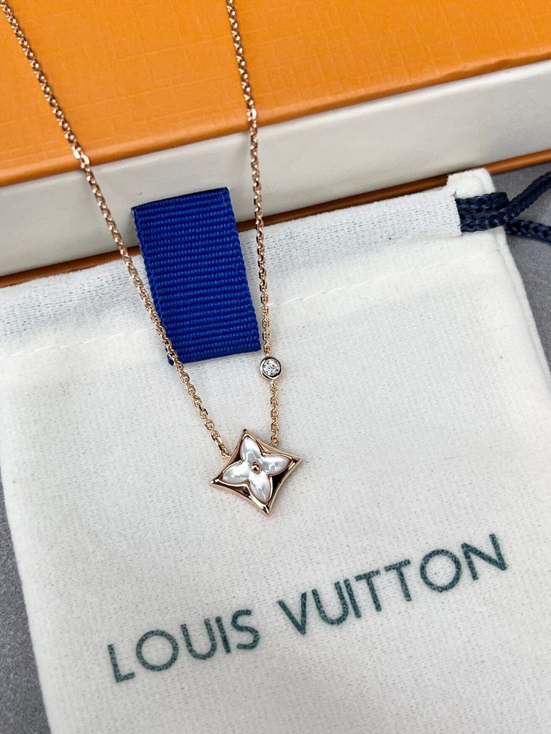 LV necklace-13