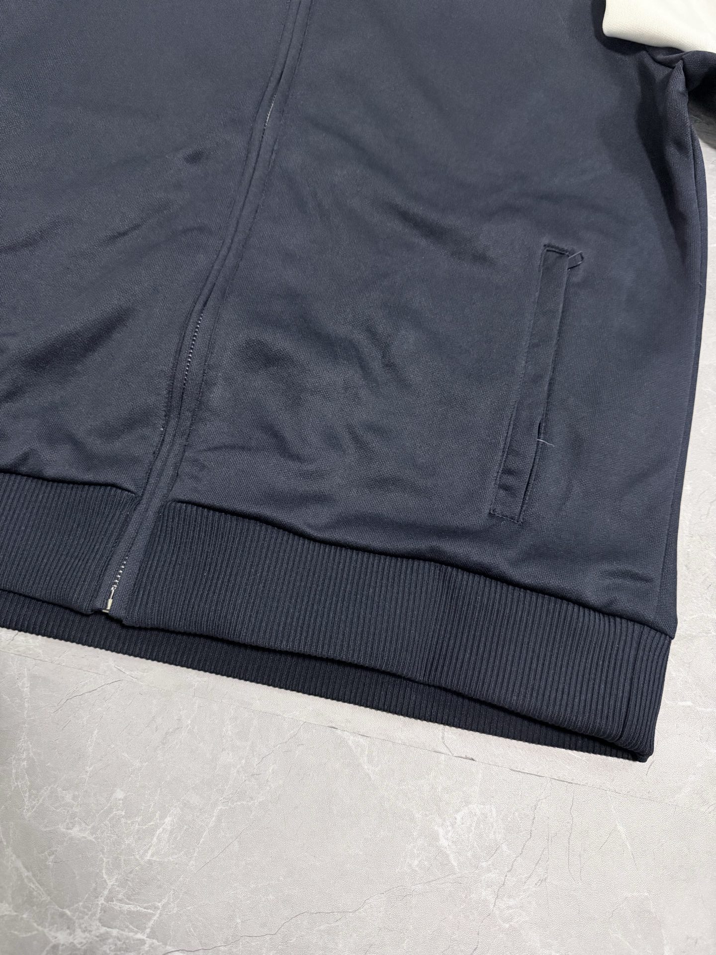 Gucci Clothing-303