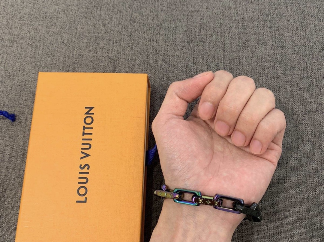 LV Bracelet-77