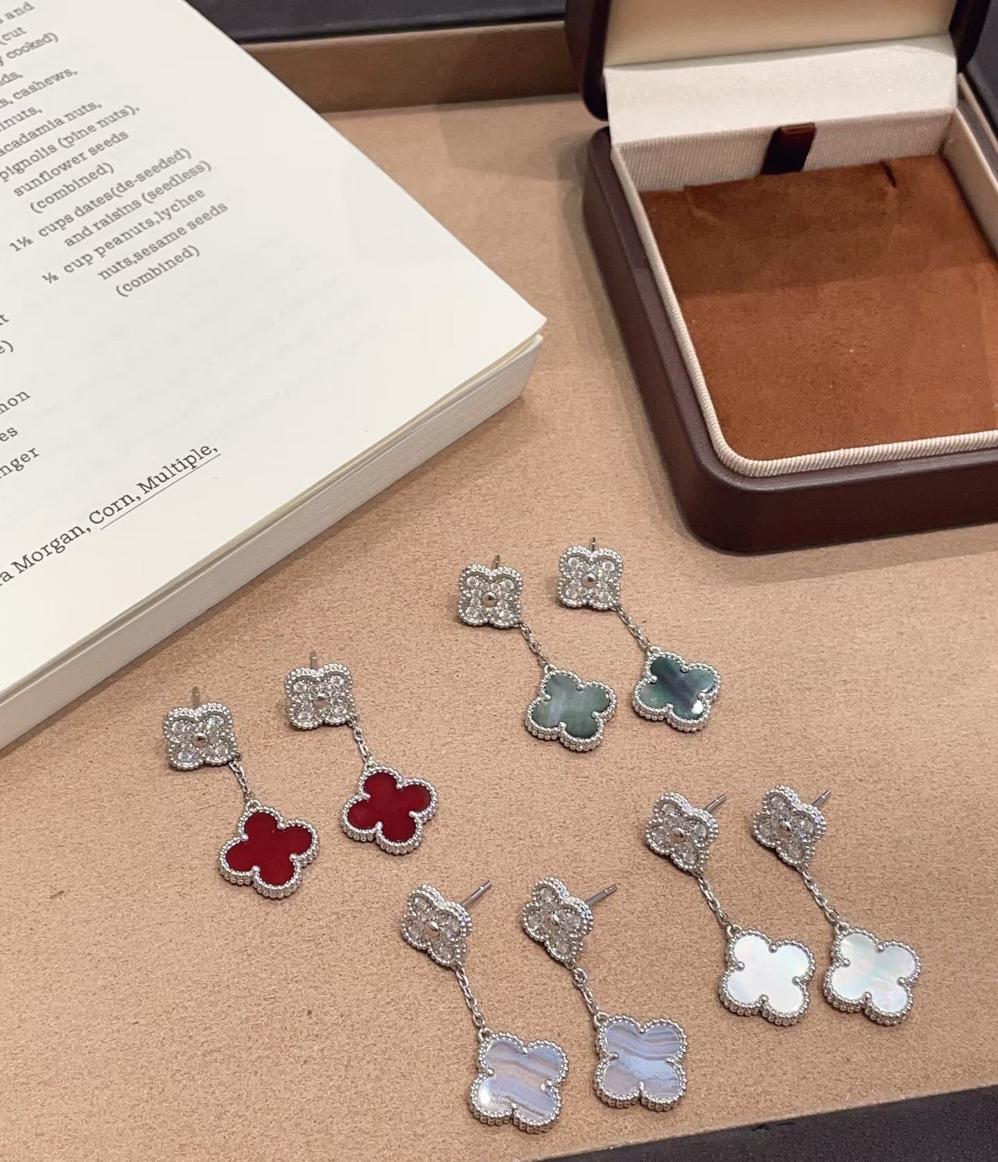 Van Cleef & Arpels earring-93