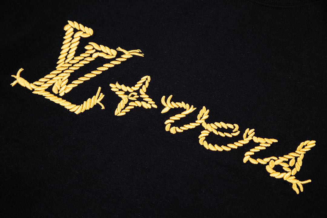 LV clothing-248
