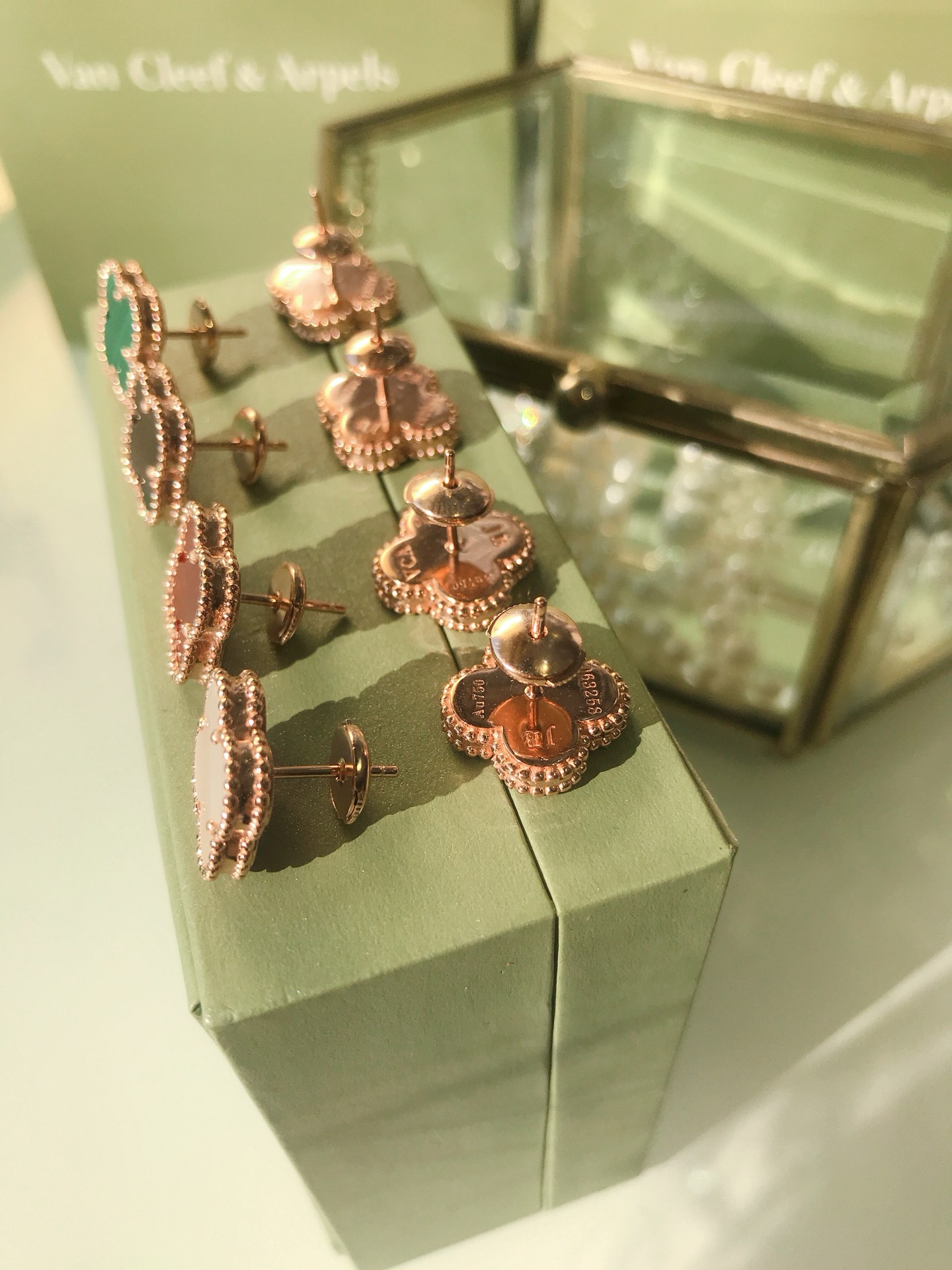 Van Cleef & Arpels earring-25