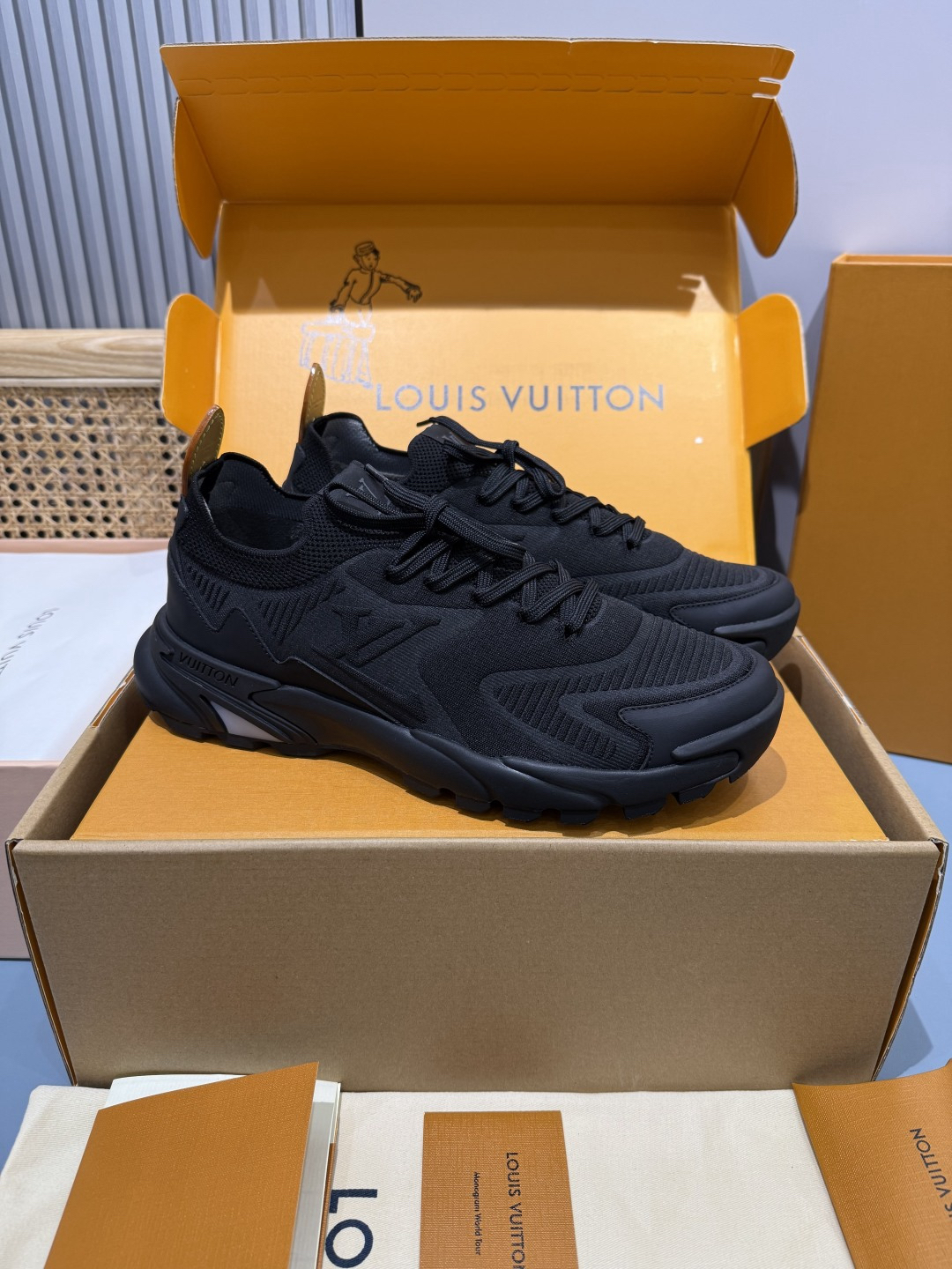 Lv Sneakers-173
