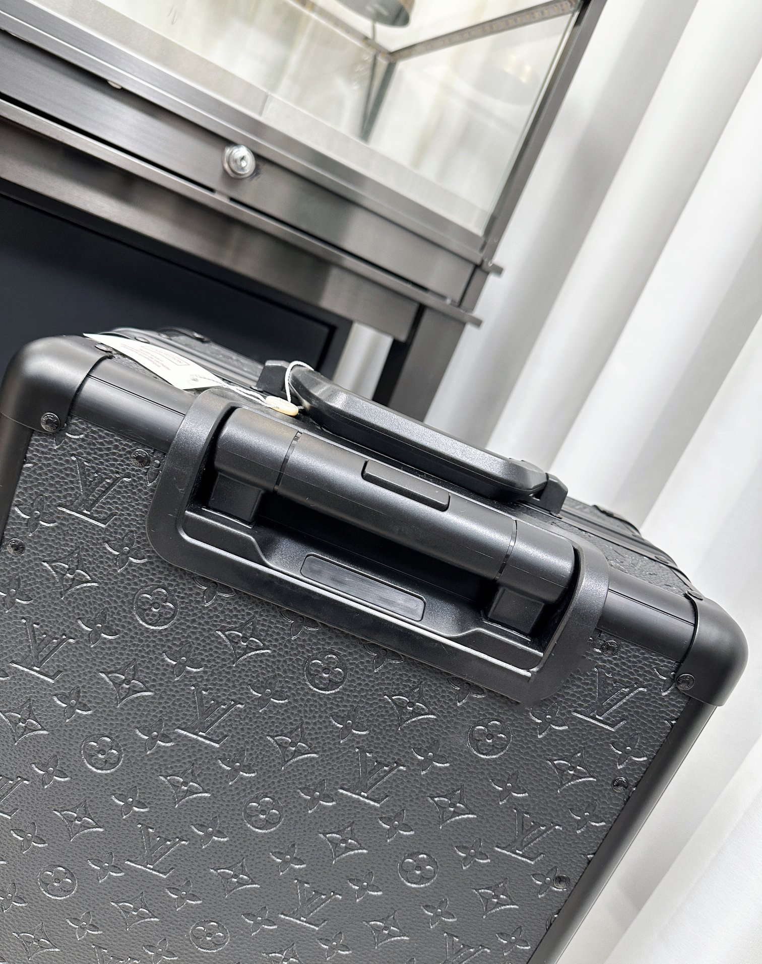 LV luggage-103