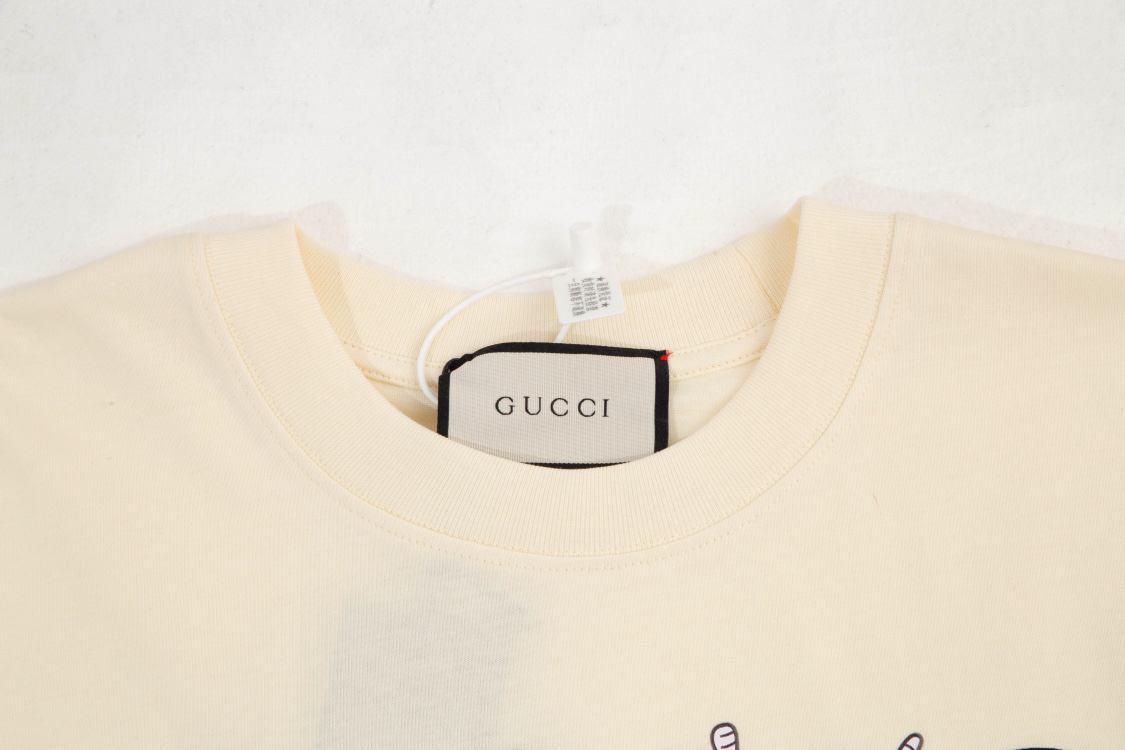 Gucci clothing-48