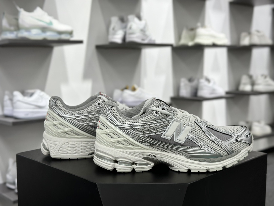 New Balance Sneakers-25