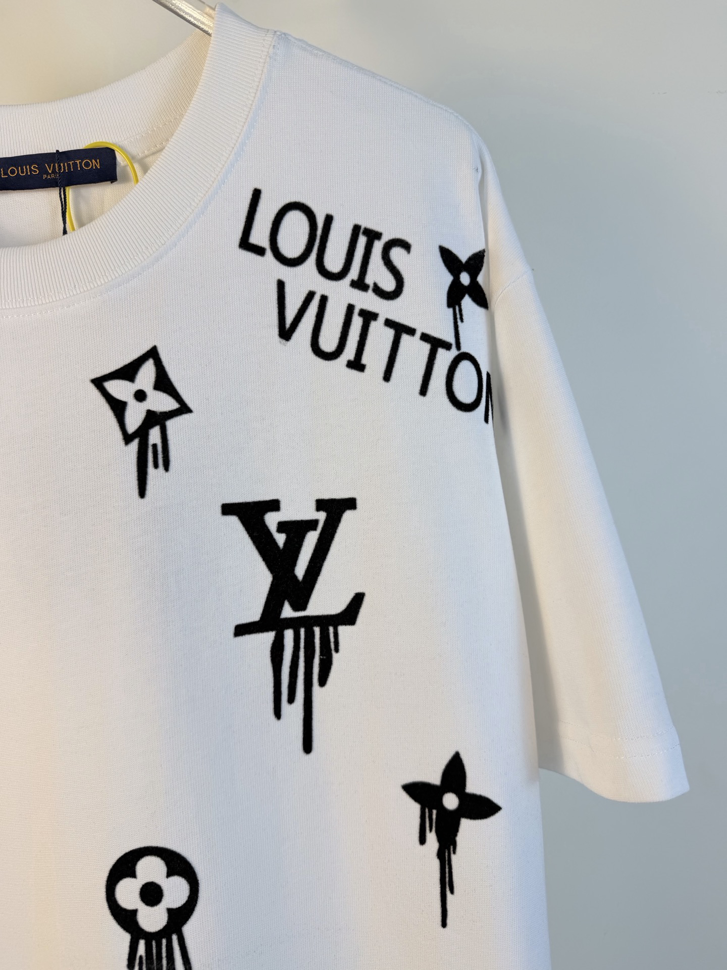 LV clothing-244
