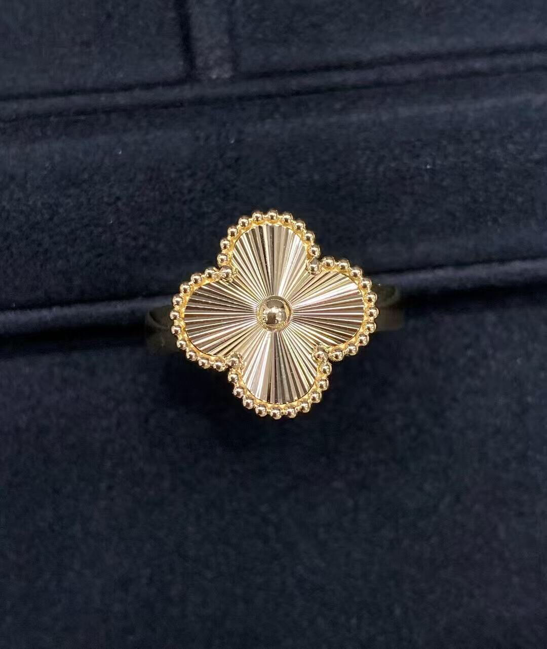 Van Cleef & Arpels ring-52