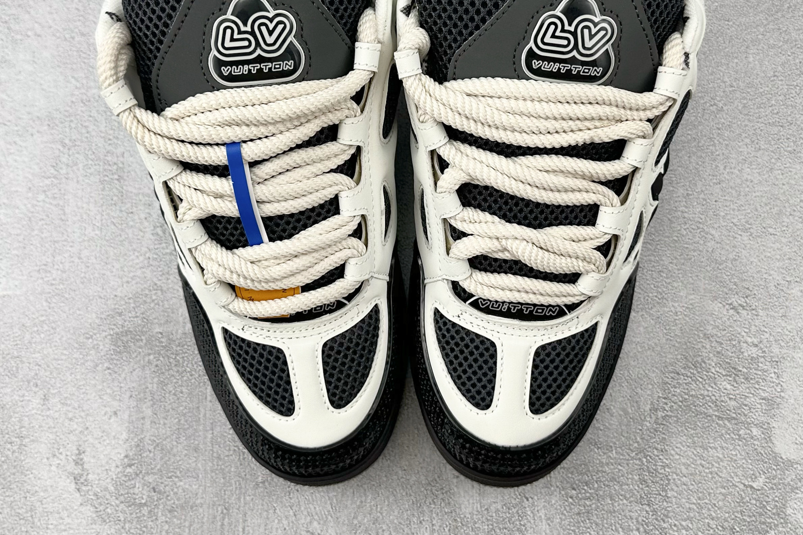 Lv Sneakers-112