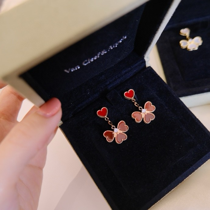 Van Cleef & Arpels earring-124