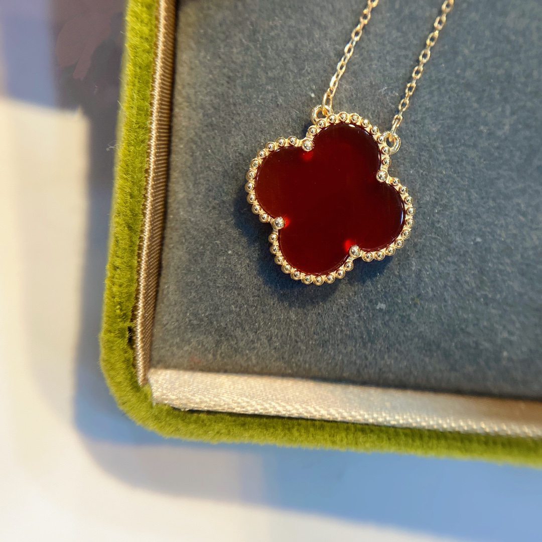 Van Cleef & Arpels necklace-120