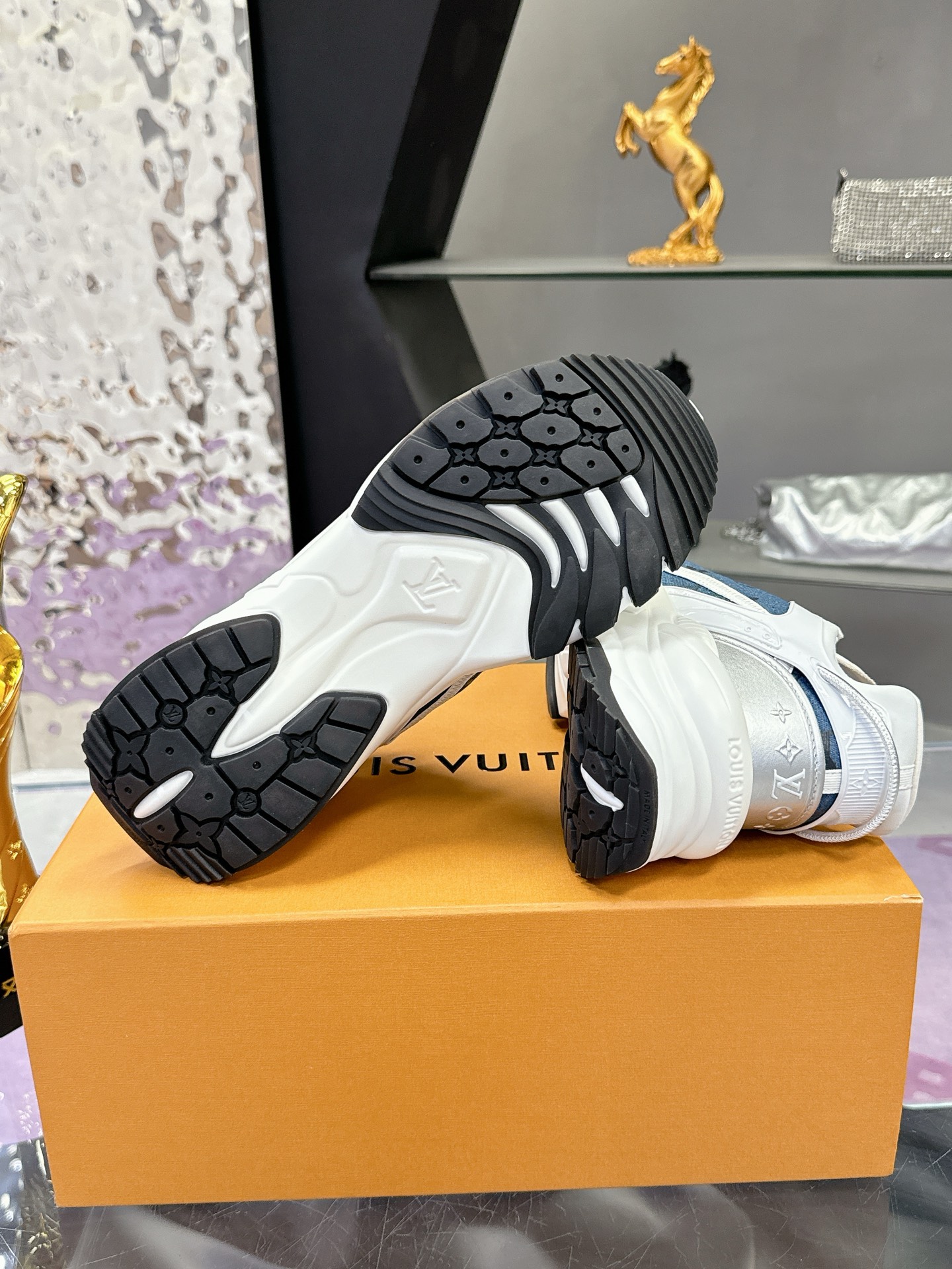 Lv Sneakers-200