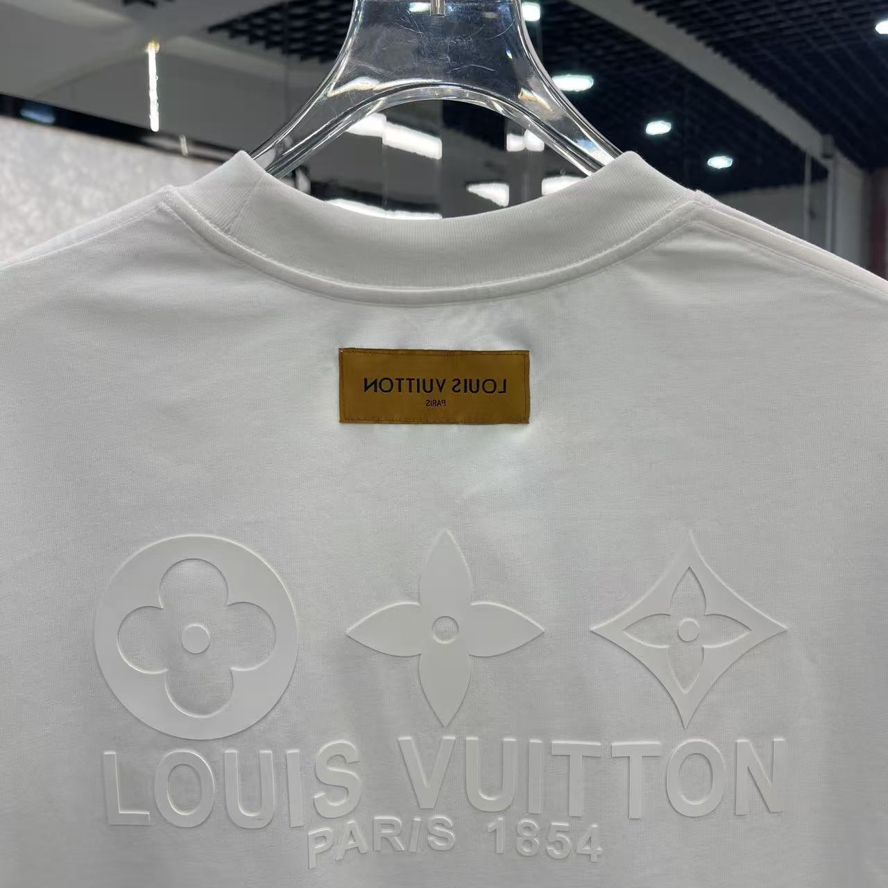 LV clothing-169