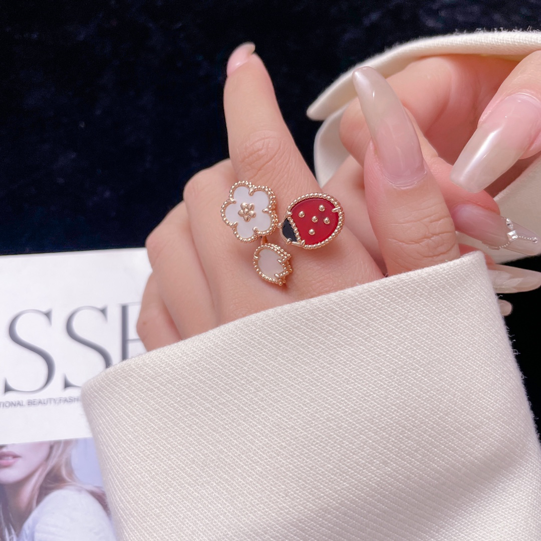 Van Cleef & Arpels ring-94