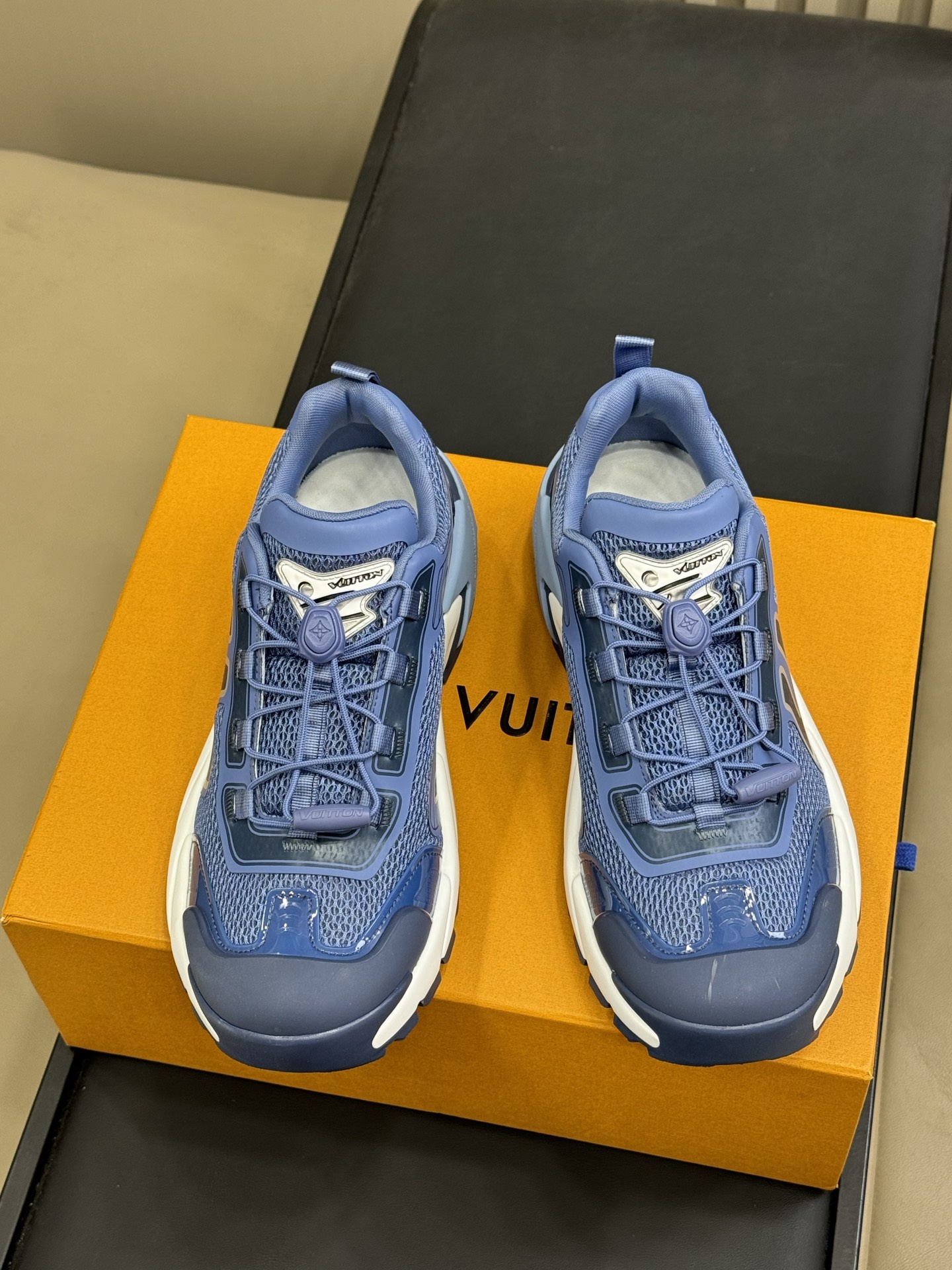 Lv Sneakers-211