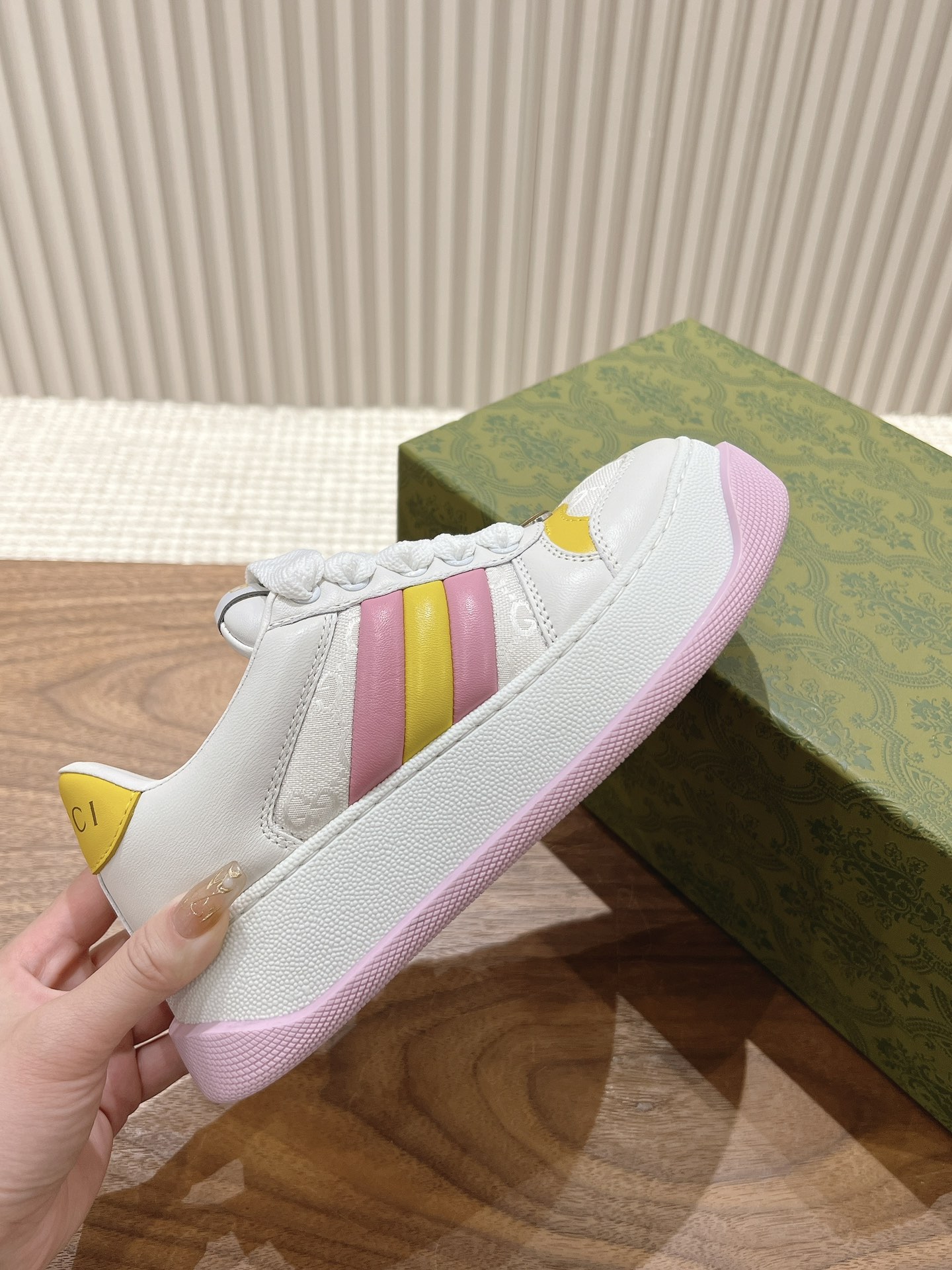 Gucci Sneakers-146