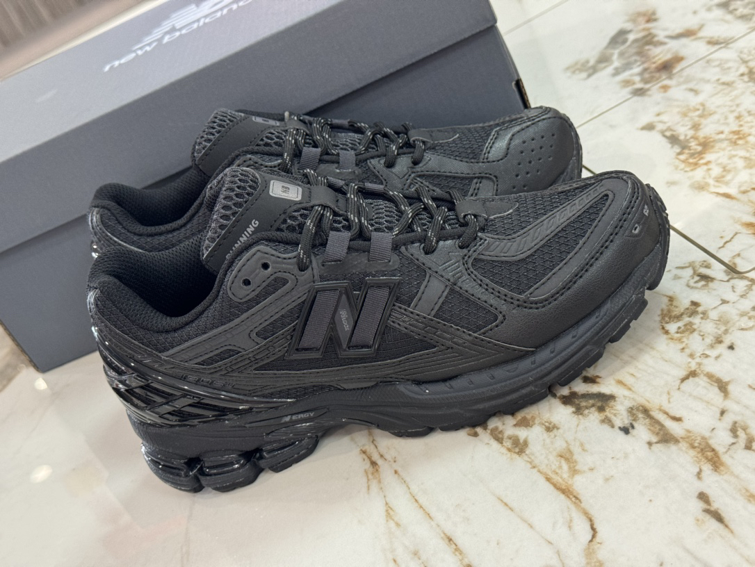 New Balance Sneakers-126