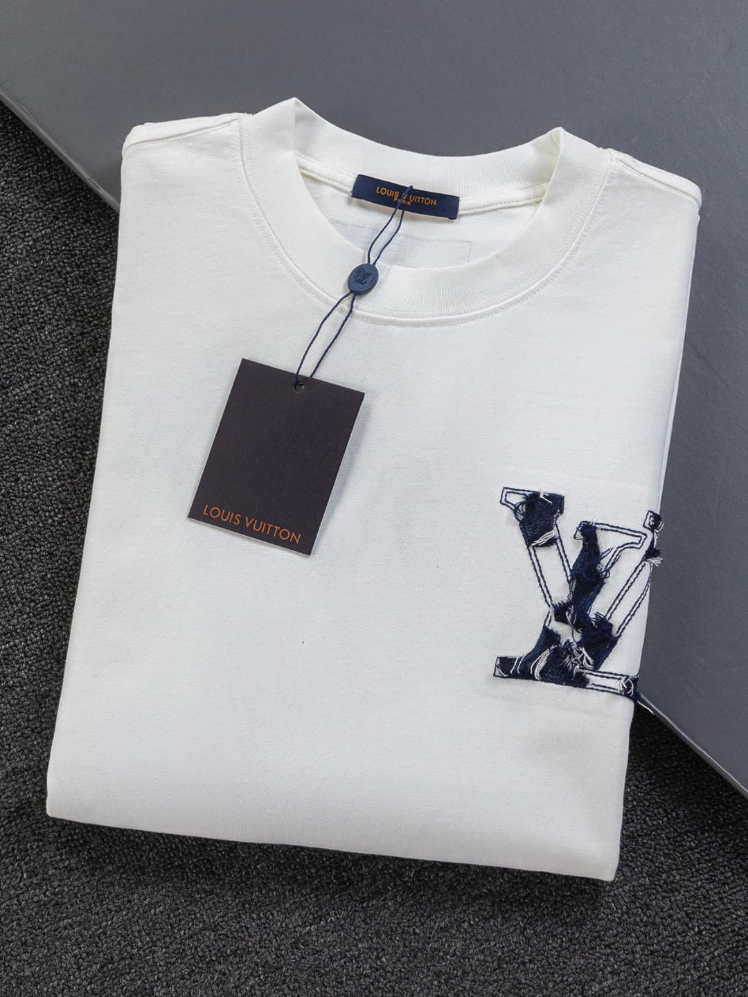 LV clothing-239