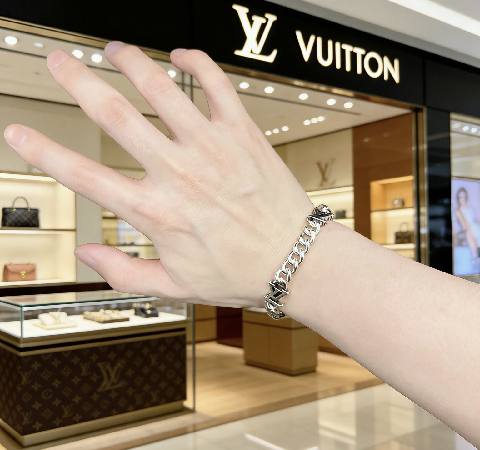 LV Bracelet-91