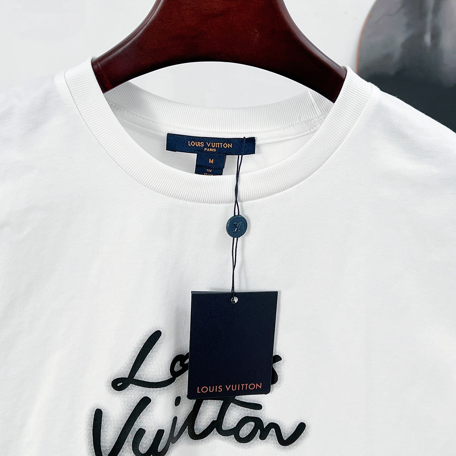 LV clothing-238