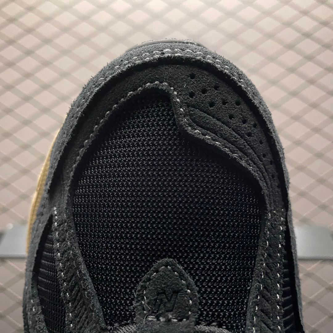 New Balance Sneakers-100