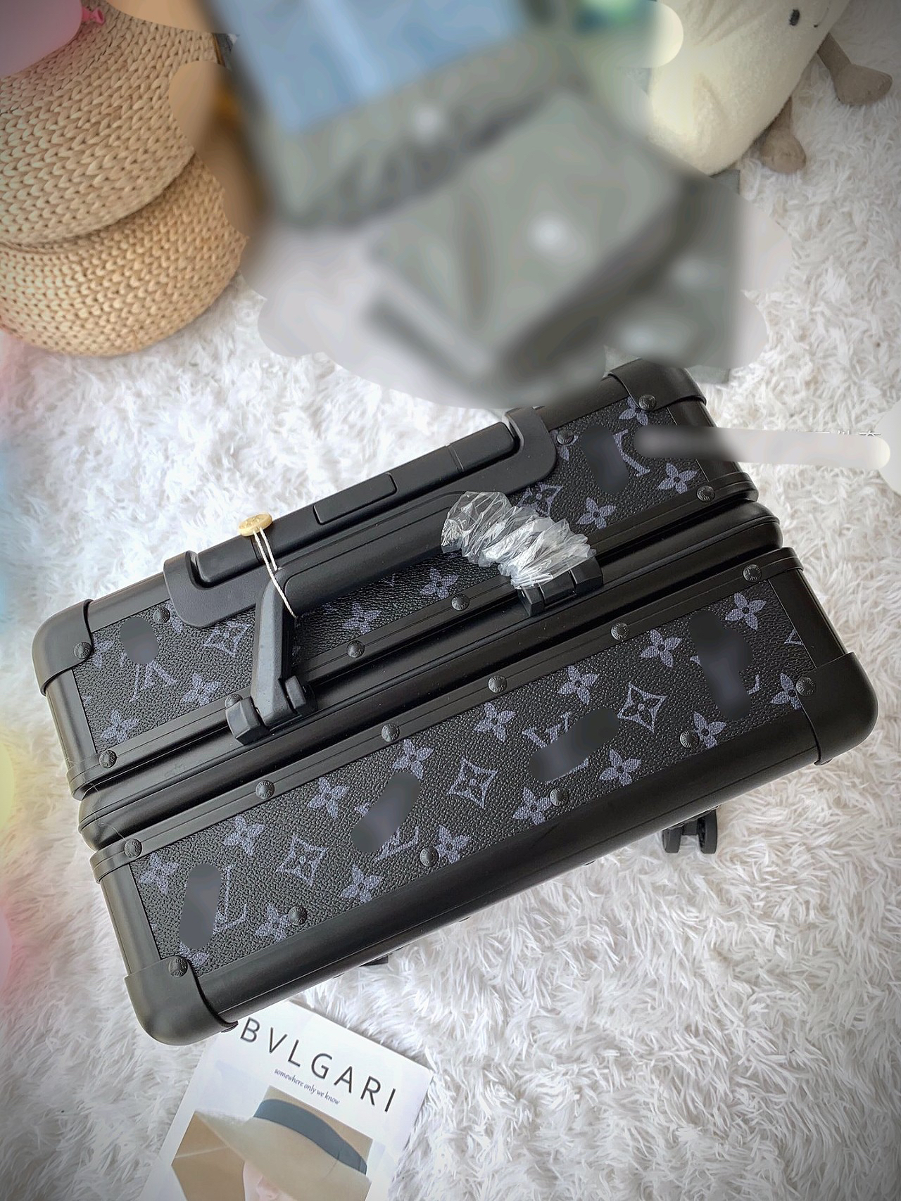 LV luggage-99