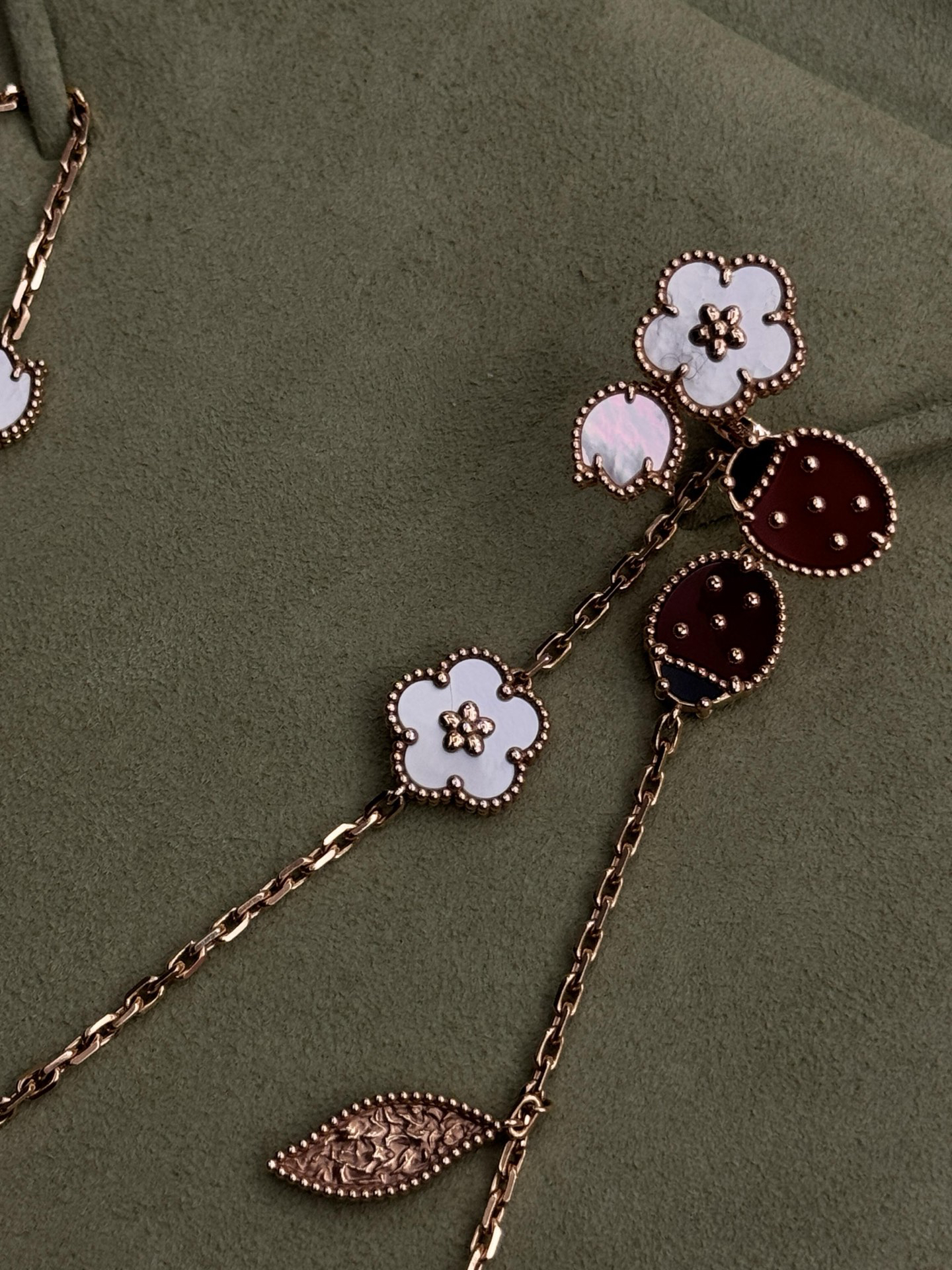 Van Cleef & Arpels ring-105