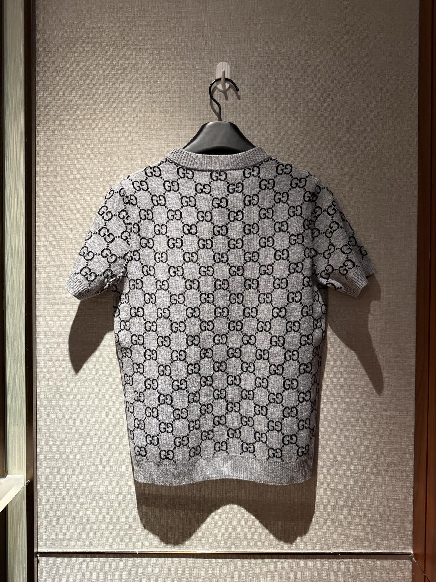 Gucci Clothing-222