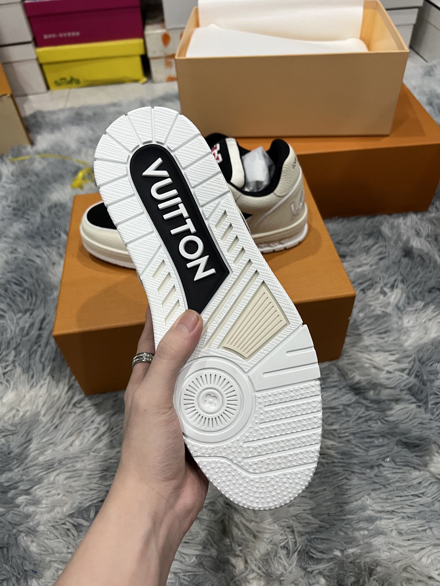 Lv Sneakers-82