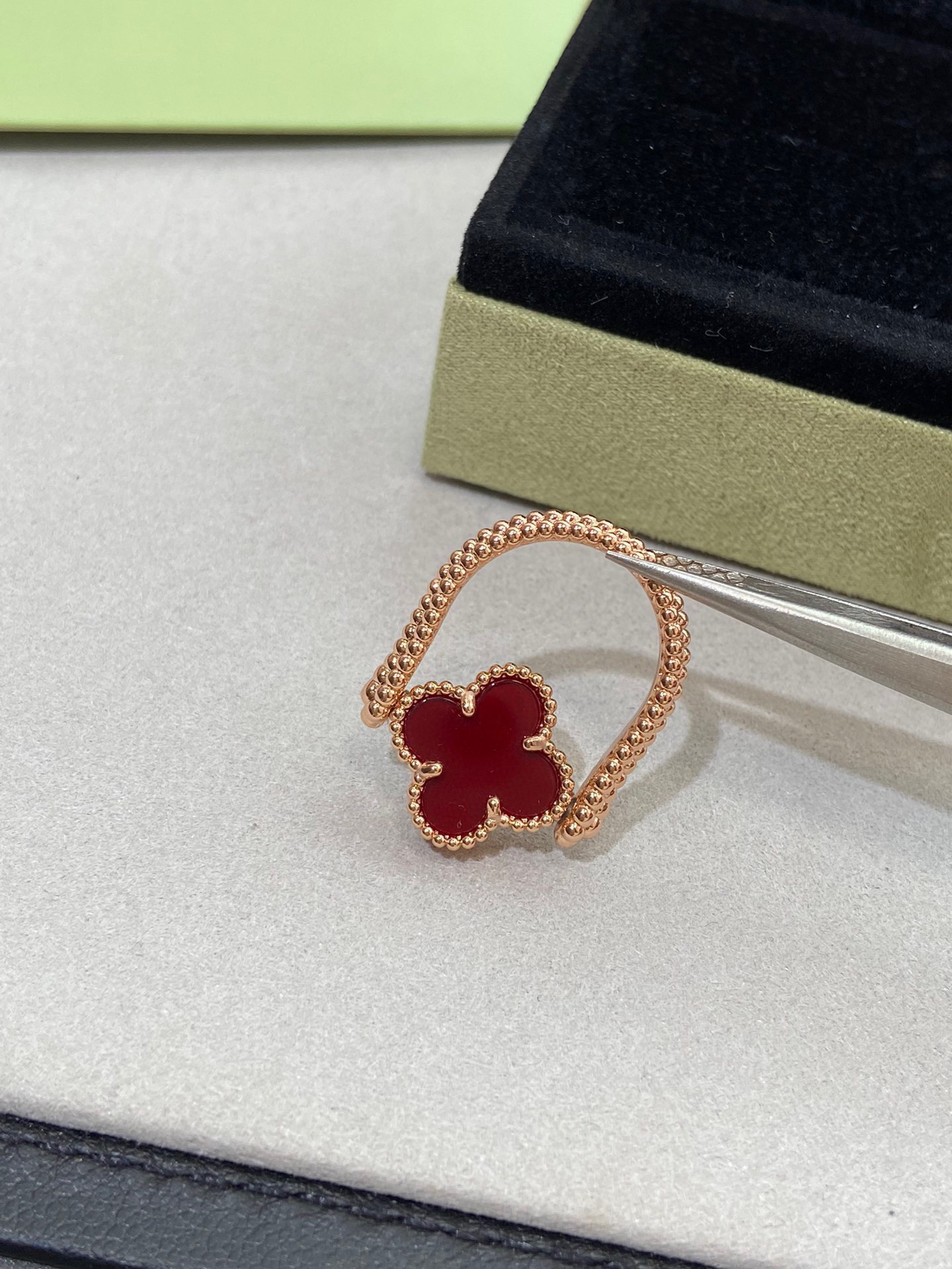 Van Cleef & Arpels ring-95