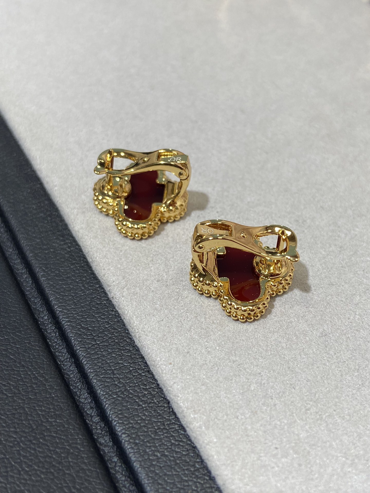 Van Cleef & Arpels earring-1
