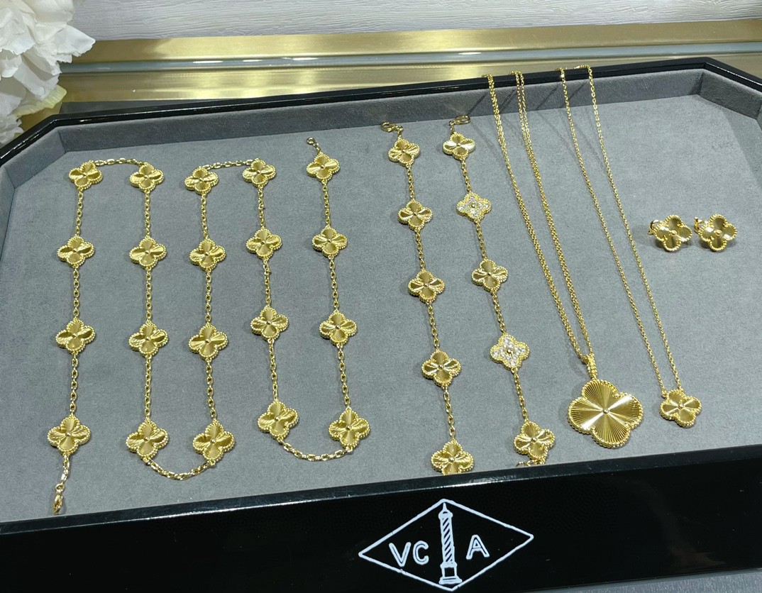 Van Cleef & Arpels Bracelet-98