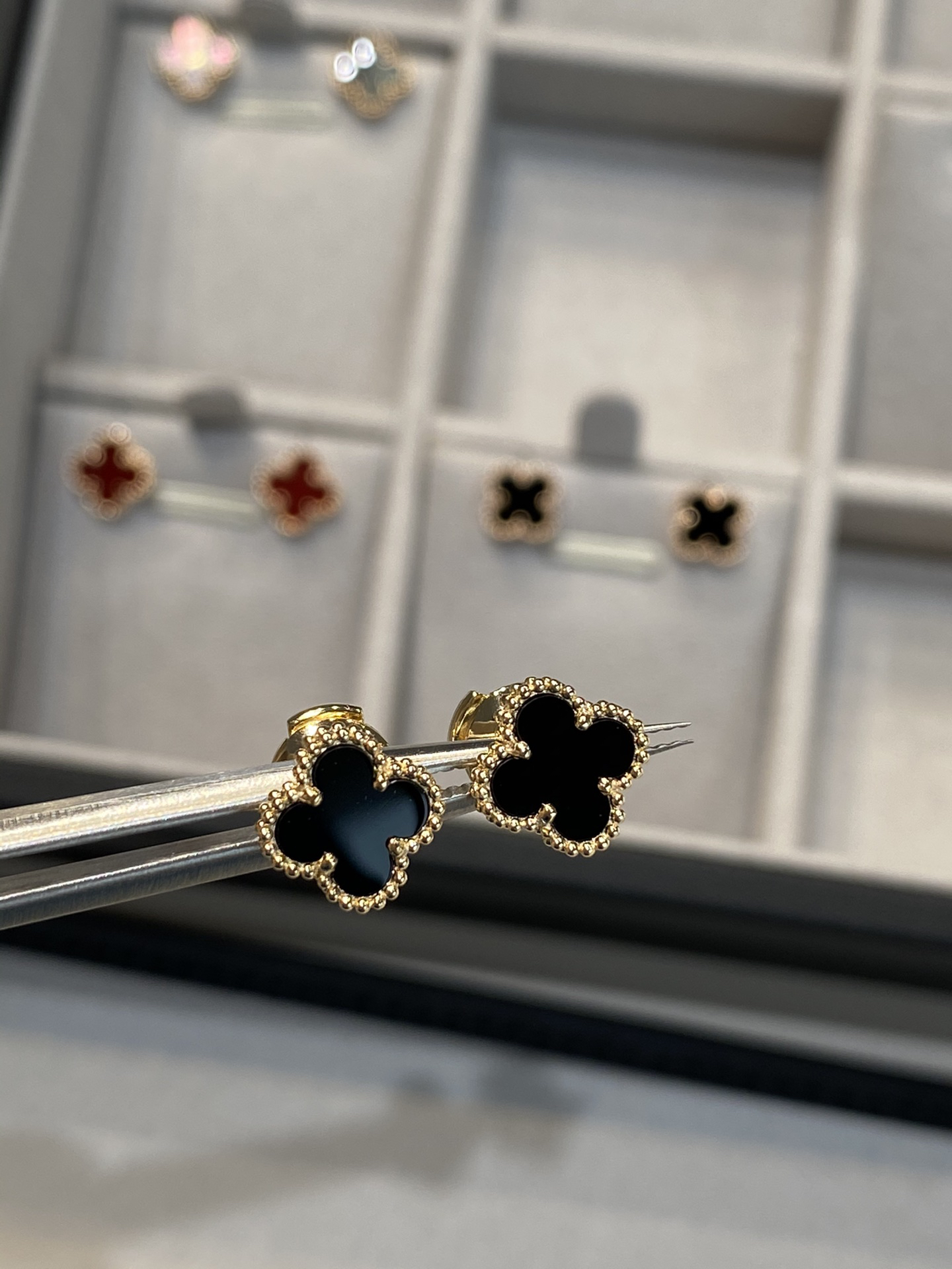 Van Cleef & Arpels earring-64