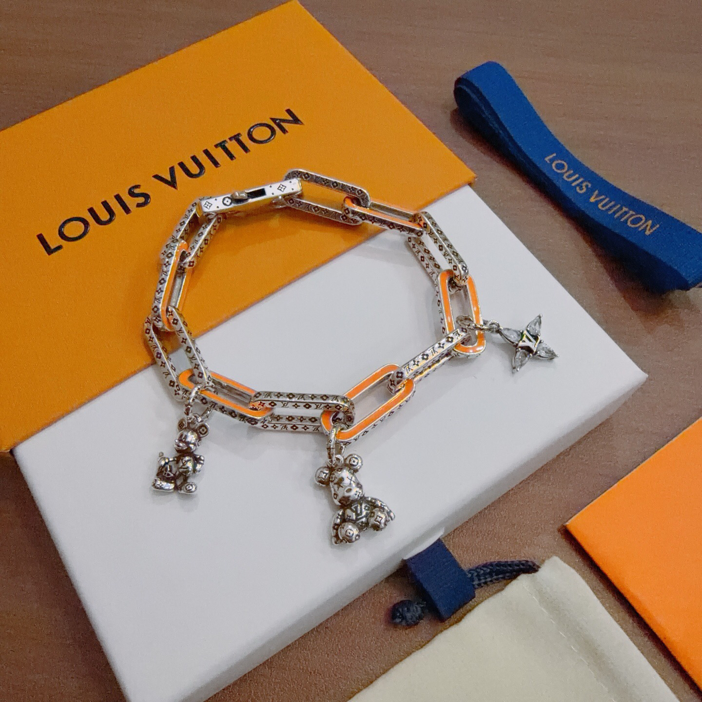 LV Bracelet-16