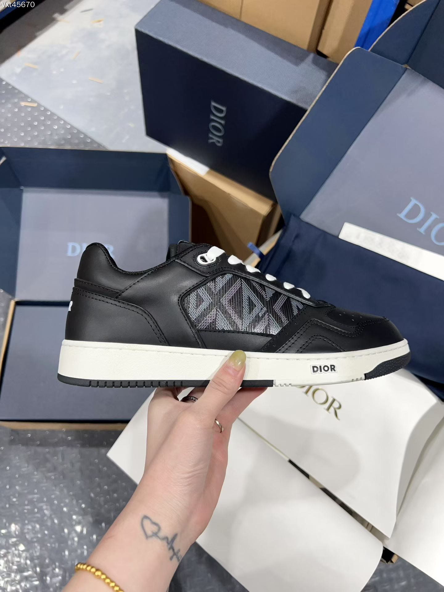 Dior Sneakers-25