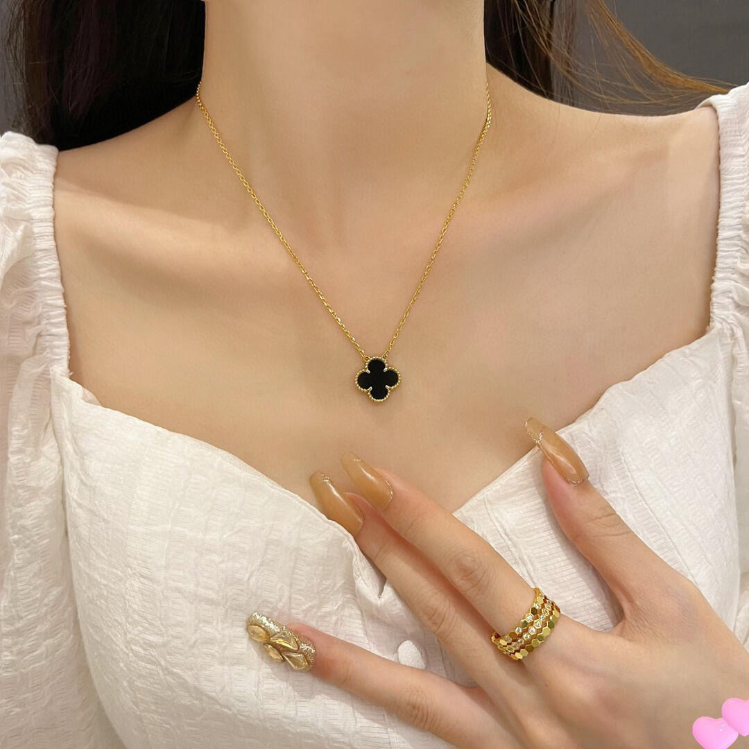 Van Cleef & Arpels necklace-75