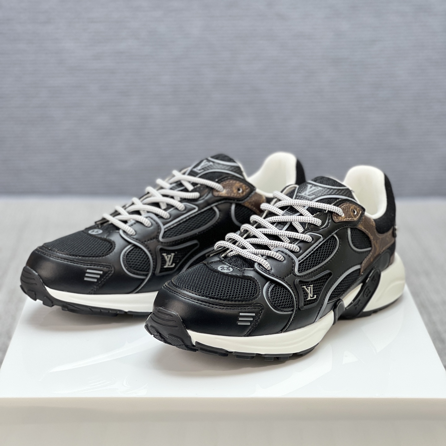 Lv Sneakers-202