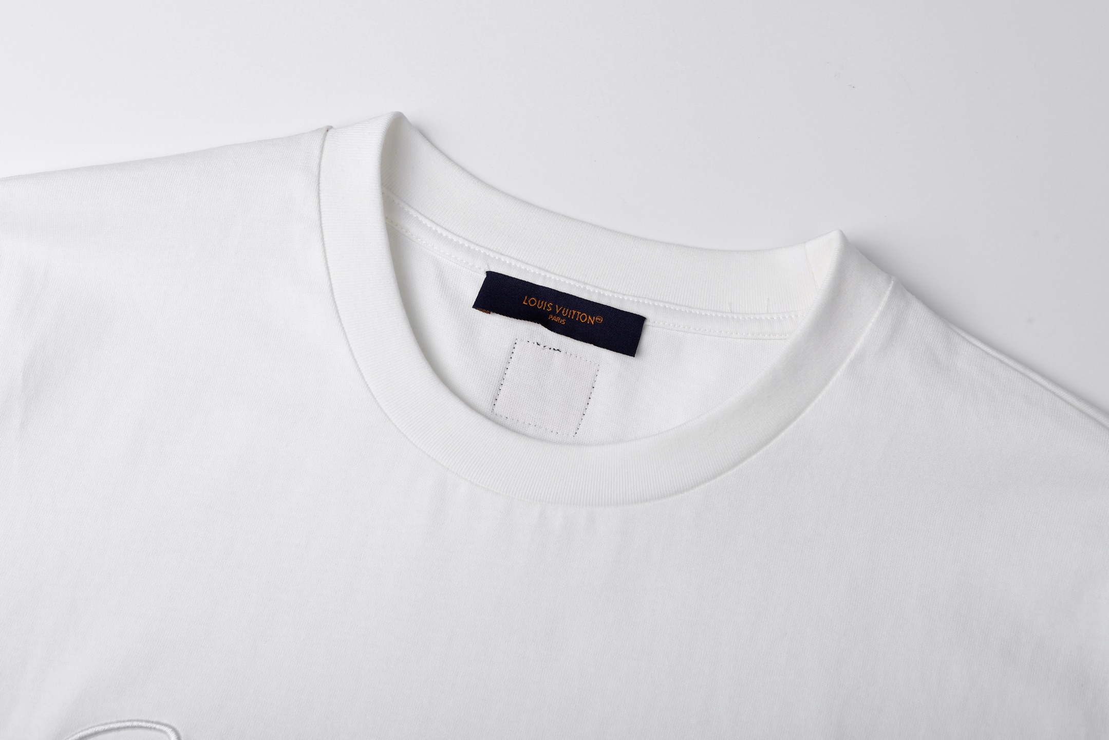 LV clothing-234