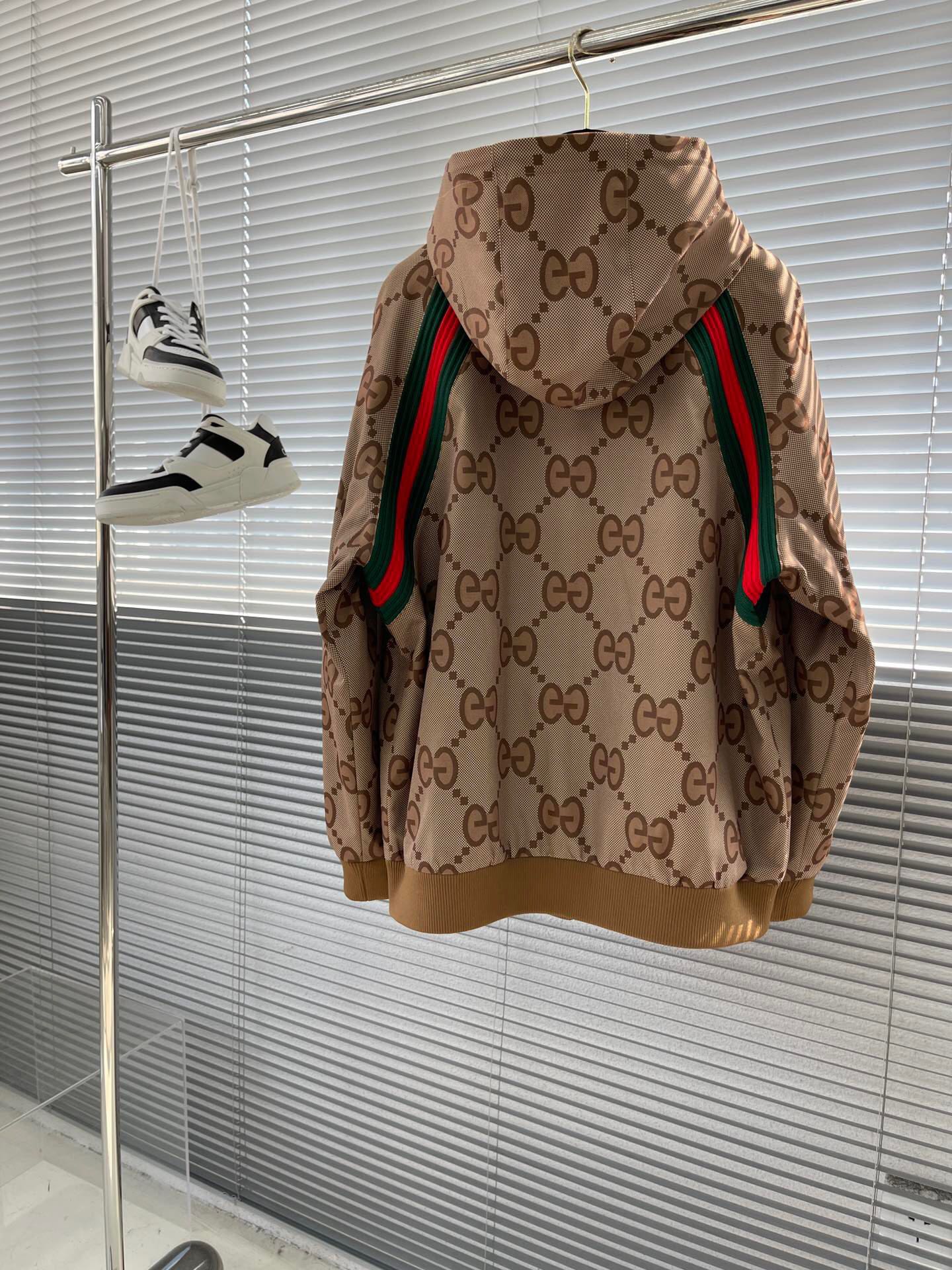 Gucci Clothing-184