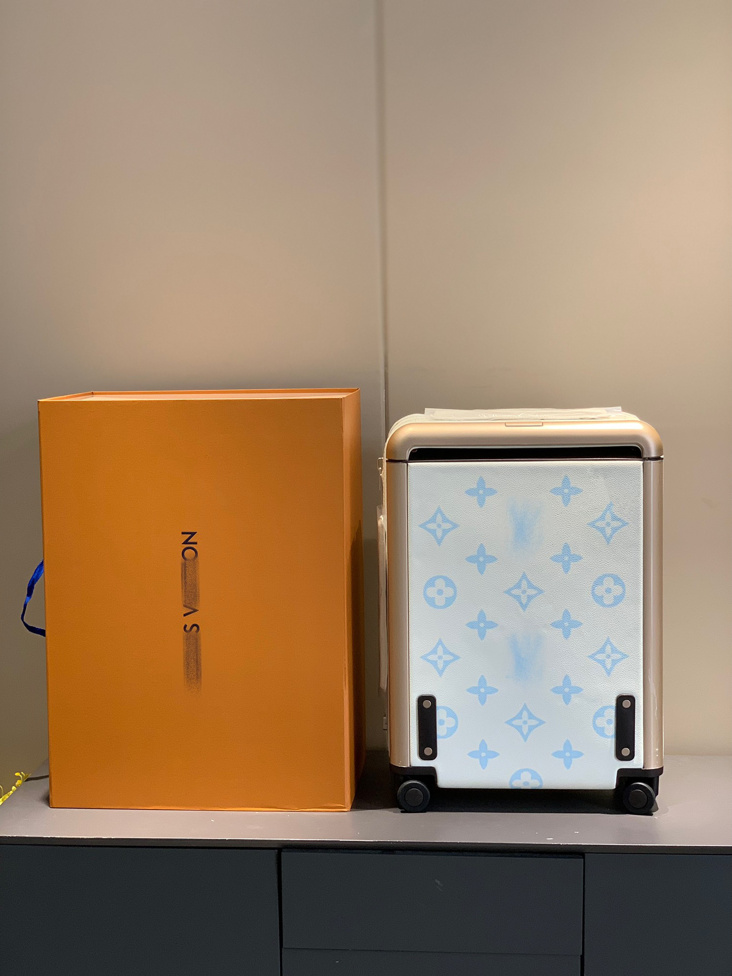 LV luggage-54