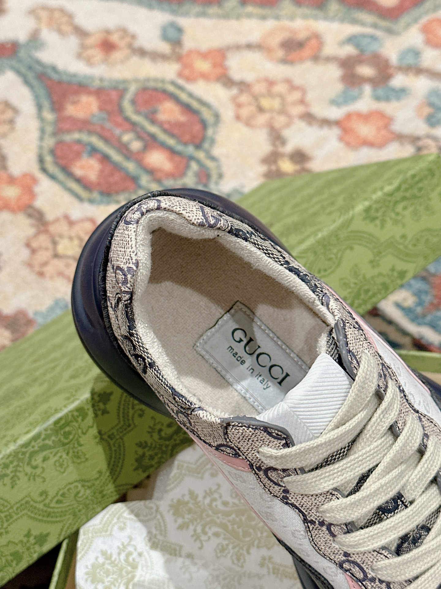 Gucci Sneakers-243