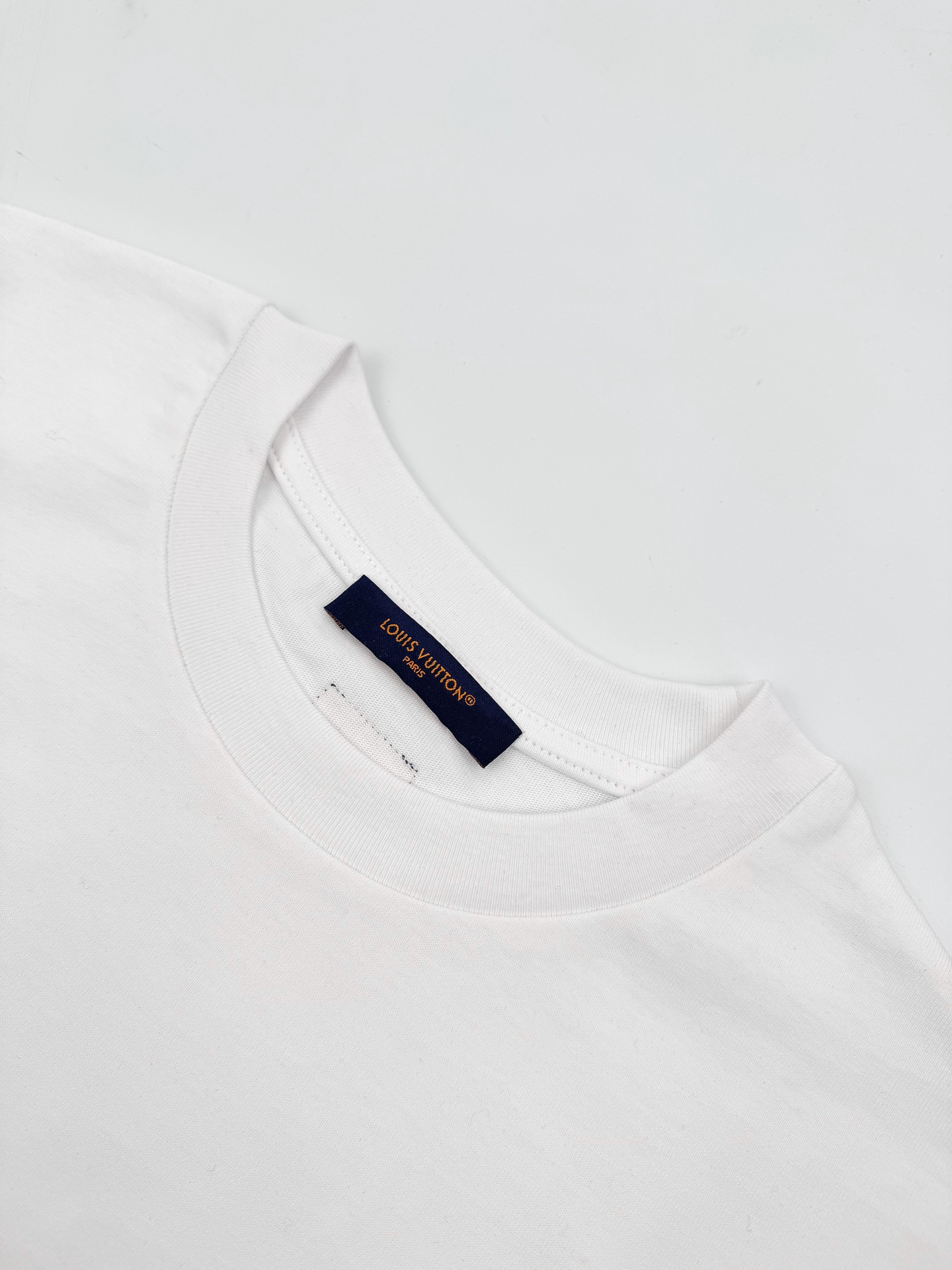 LV clothing-203