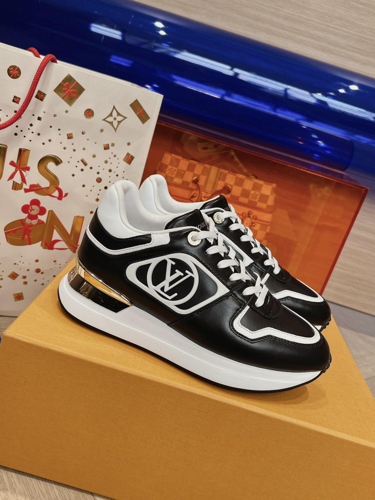 Lv Sneakers-12
