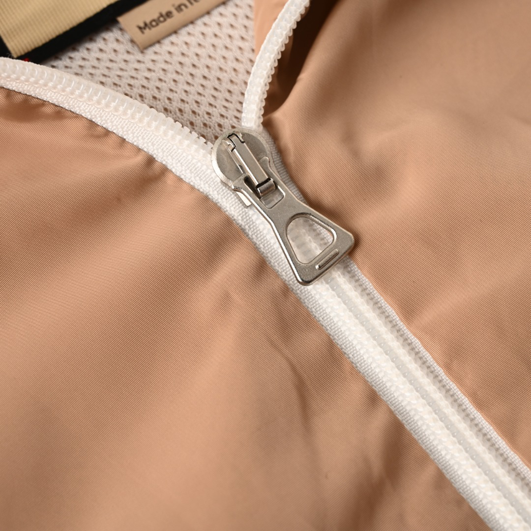 Gucci Clothing-135