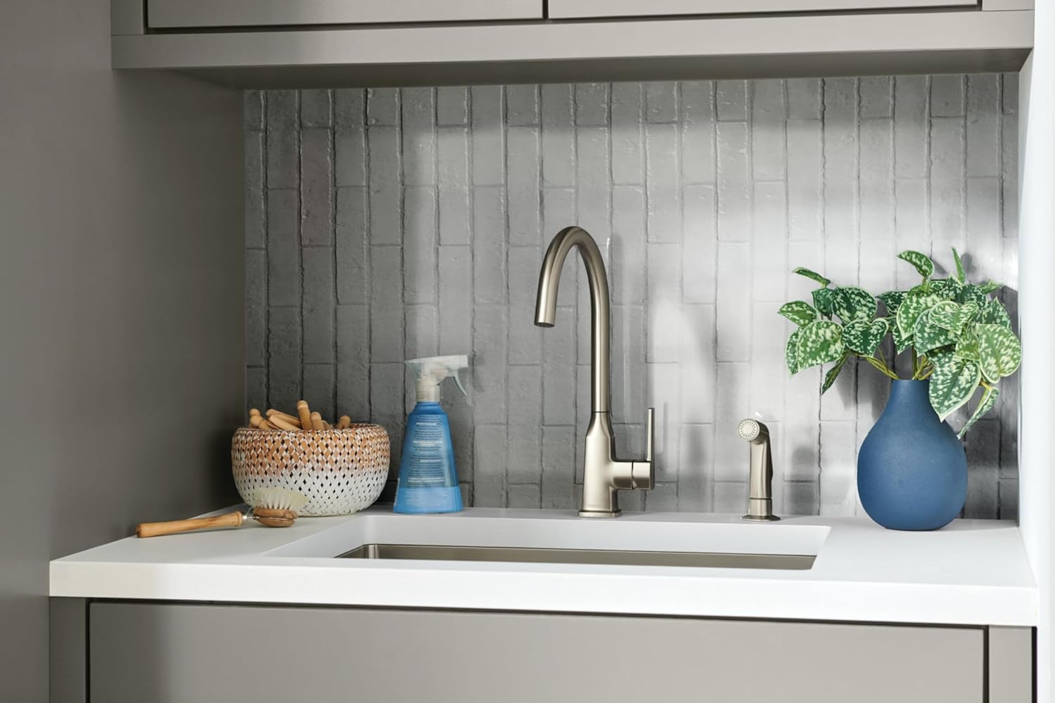 Peerless Ezra Single-Handle Kitchen Sink Faucet with Side Sprayer, Stainless P199152LF-SS