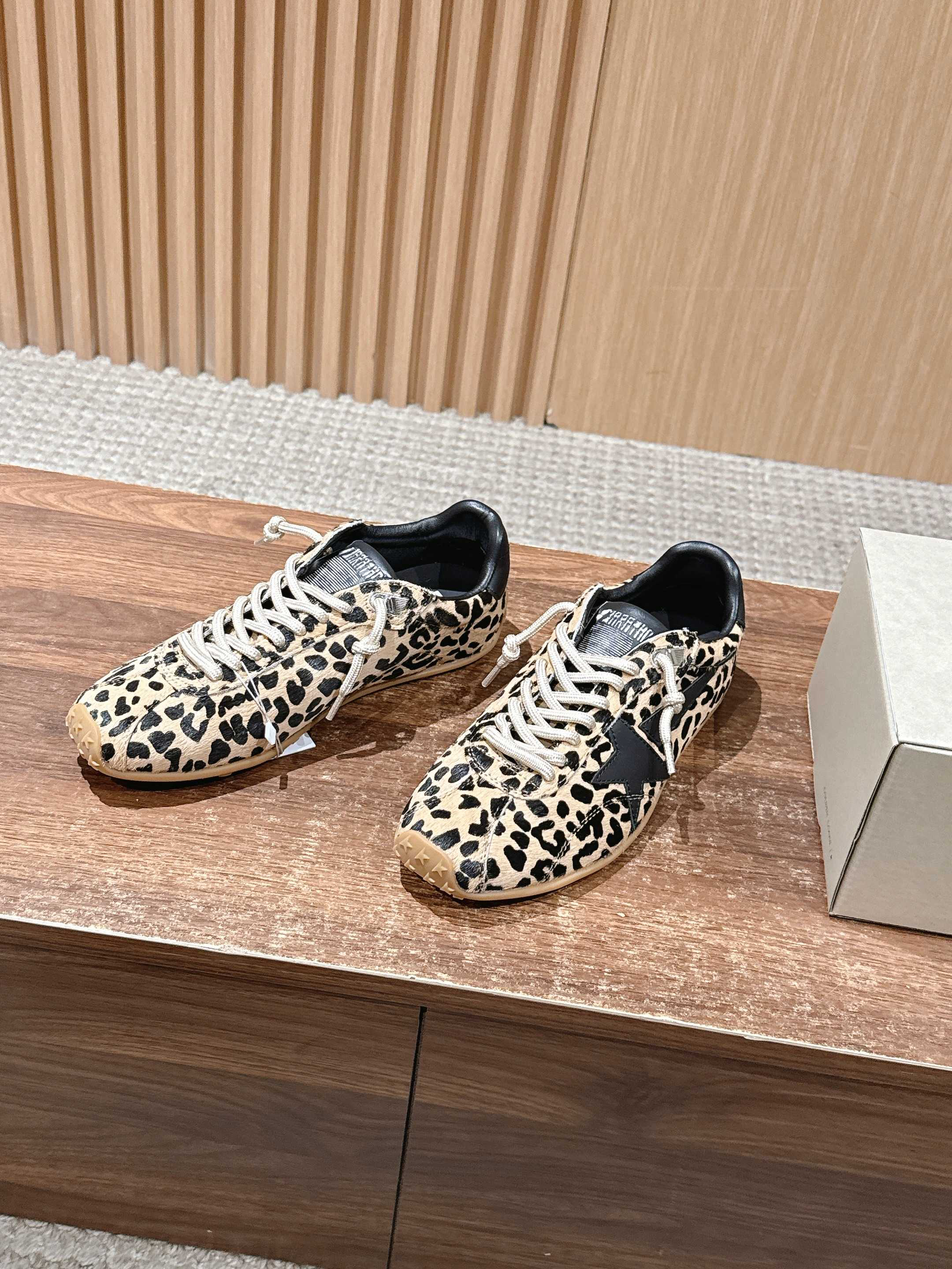 Golden Goose Sneakers-57