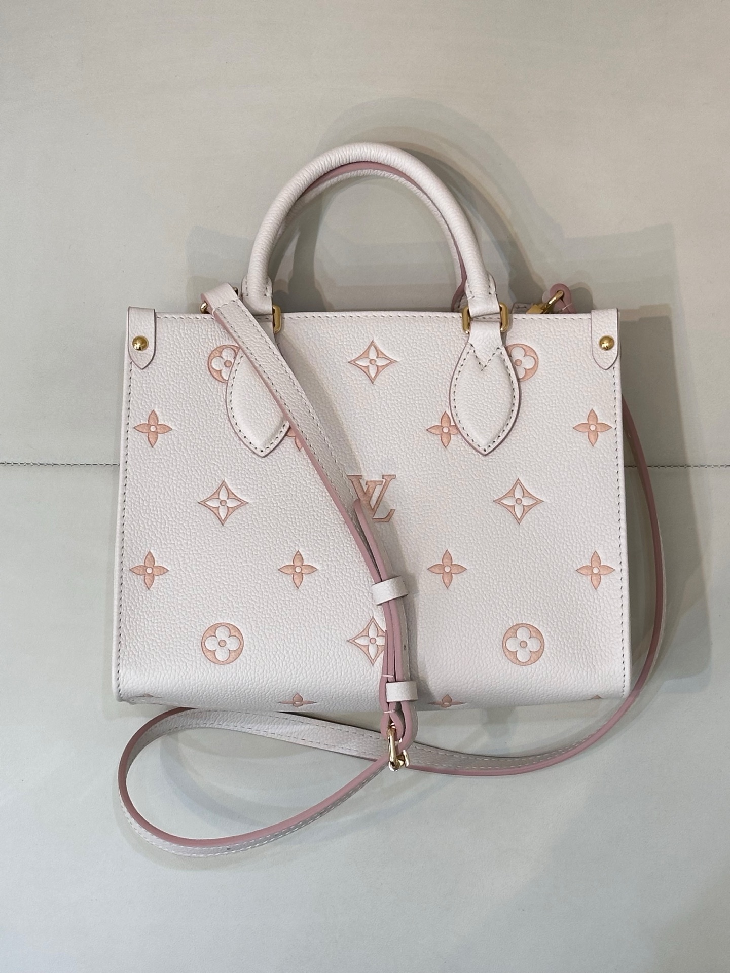 Louis Vuitton Hot New Product-102