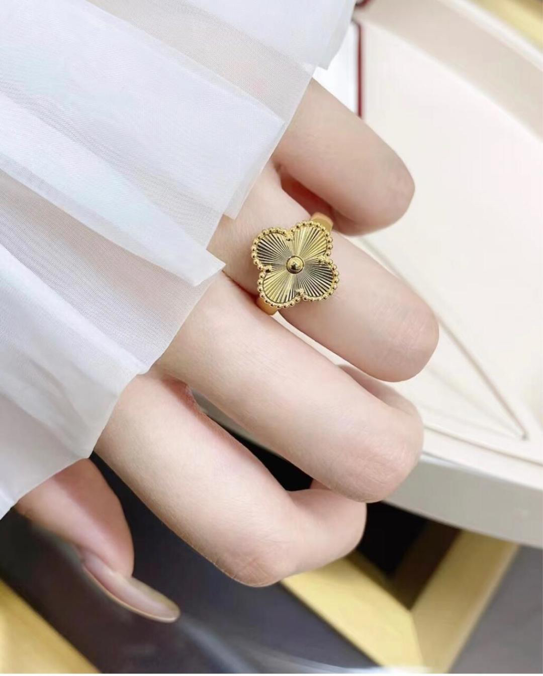 Van Cleef & Arpels ring-84