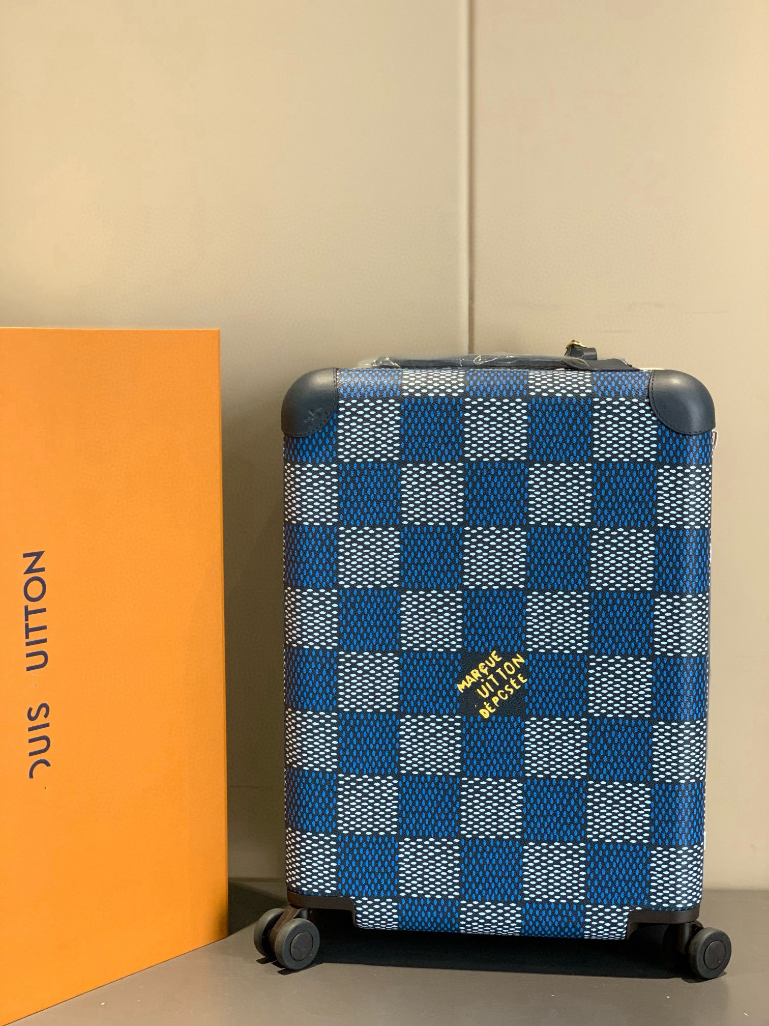 LV luggage-58
