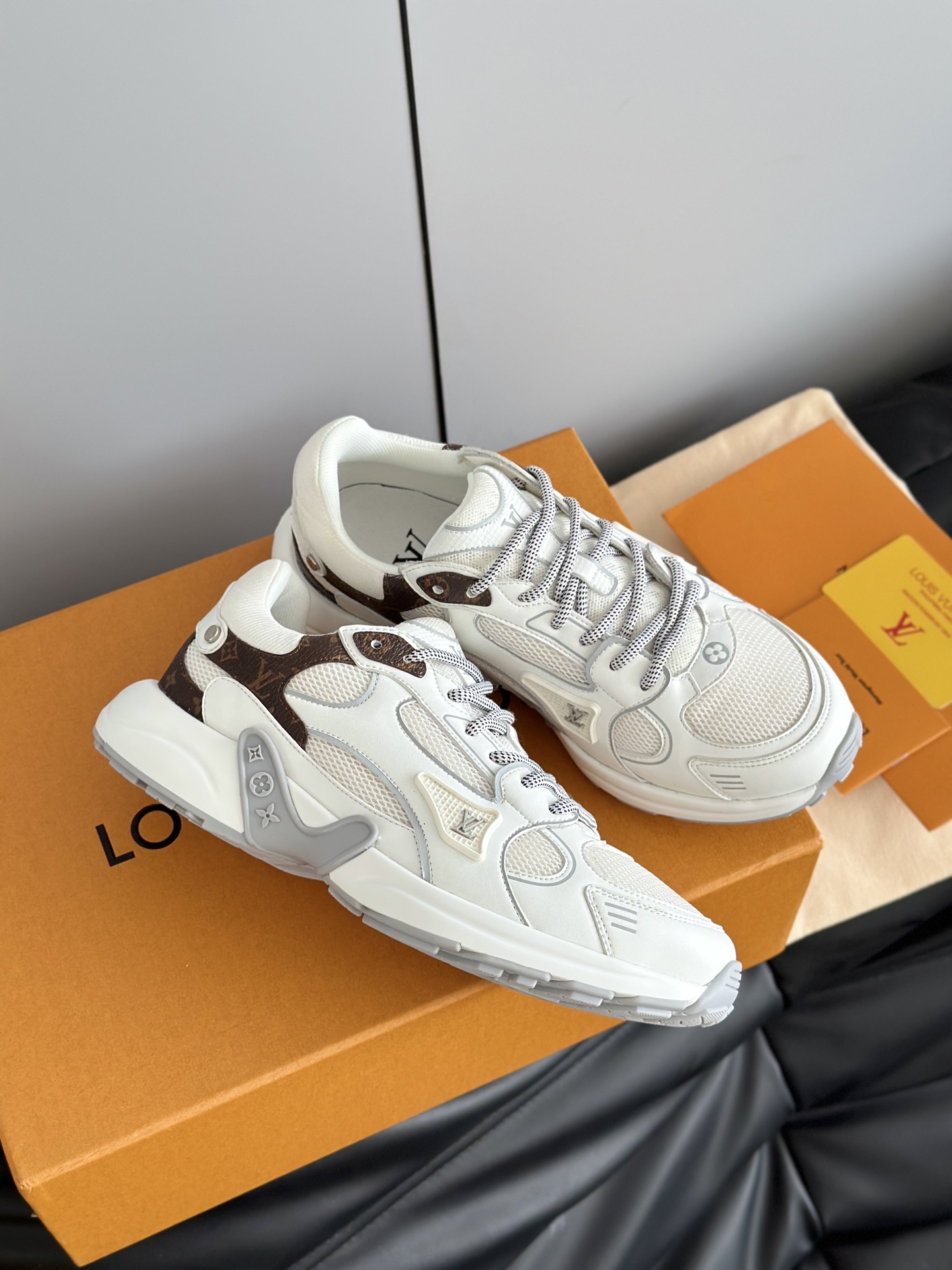 Lv Sneakers-206